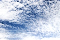 High contast fleecy clouds Royalty Free Stock Photo High contast fleecy clouds Royalty Free Stock Photo