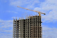High-rise de bouw in aanbouw en kraan Stock Foto High-rise de bouw in aanbouw en kraan Stock Foto