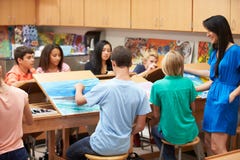 Highschool Art Class With Teacher stockfoto Highschool Art Class With Teacher stockfoto