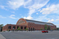 Hinkle Fieldhouse στη πανεπιστημιούπολη οικονόμων στοκ εικόνες Hinkle Fieldhouse στη πανεπιστημιούπολη οικονόμων στοκ εικόνες
