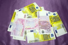 200, Hintergrundbeschaffenheit mit 500 Euroanmerkungen - vermischter Stapel stockbild 200, Hintergrundbeschaffenheit mit 500 Euroanmerkungen - vermischter Stapel stockbild