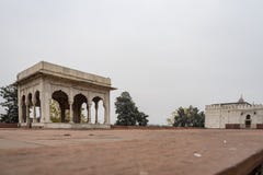 Hira Mahal est un pavillon dans le fort rouge à Delhi C'est un pavillon quatre-dégrossi du marbre blanc photos stock Hira Mahal est un pavillon dans le fort rouge à Delhi C'est un pavillon quatre-dégrossi du marbre blanc photos stock