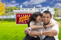 Hispanic Couple, New Home and Sold Real Estate Sign royalty free stock photography Hispanic Couple, New Home and Sold Real Estate Sign royalty free stock photography