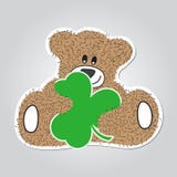 Historieta - marrón, oso sonriente peludo con el trébol libre illustration Historieta - marrón, oso sonriente peludo con el trébol libre illustration