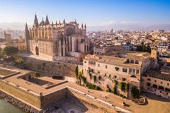 Historische Kathedrale in Palma de Mallorca Brummenansicht stockfotografie Historische Kathedrale in Palma de Mallorca Brummenansicht stockfotografie