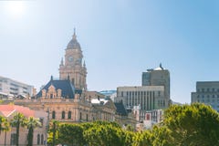 Historisk byggnad för Cape Town stadshus i centret av staden royaltyfri fotografi Historisk byggnad för Cape Town stadshus i centret av staden royaltyfri fotografi
