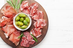 Hiszpański jamon, prosciutto crudo baleron, włoski salami obraz royalty free Hiszpański jamon, prosciutto crudo baleron, włoski salami obraz royalty free