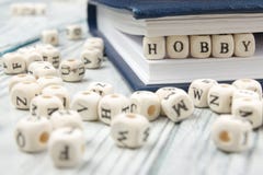 HOBBYwoord op houtsnede wordt geschreven die Houten ABC stock foto's HOBBYwoord op houtsnede wordt geschreven die Houten ABC stock foto's