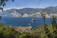 Hoch über Malcesine stockfotografie Hoch über Malcesine stockfotografie