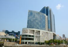 Hohes Aufstiegsgebäude in der Mitte von Singapur lizenzfreies stockfoto Hohes Aufstiegsgebäude in der Mitte von Singapur lizenzfreies stockfoto