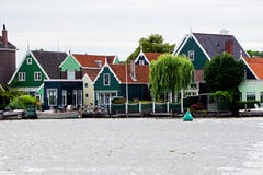 Holland väderkvarnarna av Zaanse Schans arkivbild Holland väderkvarnarna av Zaanse Schans arkivbild