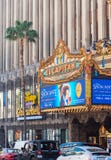 HOLLYWOOD, ΚΑΛΙΦΟΡΝΙΑ, ΗΠΑ - 6 ΦΕΒΡΟΥΑΡΊΟΥ 2018: Να στηριχτεί του παλατιού EL Capitan ταινιών στην οδό πόλεων κάθετος στοκ εικόνα με δικαίωμα ελεύθερης χρήσης HOLLYWOOD, ΚΑΛΙΦΟΡΝΙΑ, ΗΠΑ - 6 ΦΕΒΡΟΥΑΡΊΟΥ 2018: Να στηριχτεί του παλατιού EL Capitan ταινιών στην οδό πόλεων κάθετος στοκ εικόνα με δικαίωμα ελεύθερης χρήσης