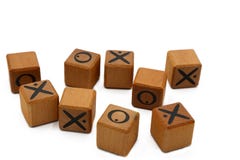 Holzklötze mit x und O auf ihm lokalisierten auf weißem Hintergrund stockbild Holzklötze mit x und O auf ihm lokalisierten auf weißem Hintergrund stockbild