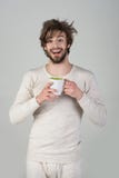 Hombre con el vino reflexionado sobre bebida despeinada del pelo imagenes de archivo Hombre con el vino reflexionado sobre bebida despeinada del pelo imagenes de archivo
