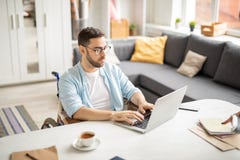 Hombre de negocios de la neutralización imágenes de archivo libres de regalías Hombre de negocios de la neutralización imágenes de archivo libres de regalías