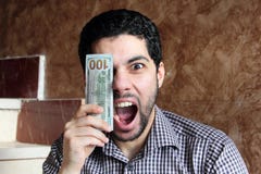 Hombre de negocios árabe feliz con el dinero Hombre de negocios árabe feliz con el dinero