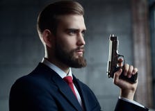 Hombre del peligro con el arma fotos de archivo Hombre del peligro con el arma fotos de archivo