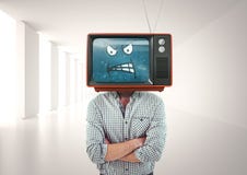 Hombre enojado con sus manos dobladas Pista de la TV fotos de archivo Hombre enojado con sus manos dobladas Pista de la TV fotos de archivo