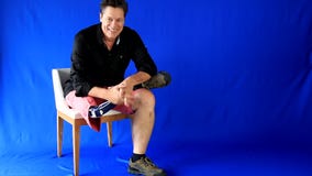 Hombre hermoso, físico e imparcial pobres Hombre hermoso, físico e imparcial pobres