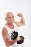 Hombre mayor con pesas de gimnasia imágenes de archivo libres de regalías Hombre mayor con pesas de gimnasia imágenes de archivo libres de regalías