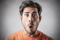 Hombre sorprendido Hombre sorprendido