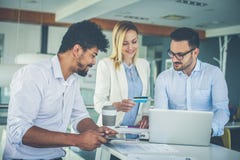 Hombres de negocios acertados imágenes de archivo libres de regalías Hombres de negocios acertados imágenes de archivo libres de regalías