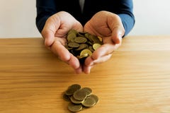 Hombres de negocios que ahorran el dinero Concepto de las finanzas imágenes de archivo libres de regalías Hombres de negocios que ahorran el dinero Concepto de las finanzas imágenes de archivo libres de regalías