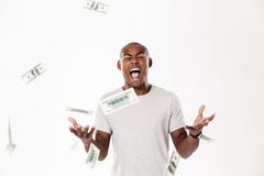 Homem africano novo gritando emocional com dinheiro Fotos de Stock Royalty Free Homem africano novo gritando emocional com dinheiro Fotos de Stock Royalty Free