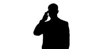 Homem de negócios que fala no telefone celular, exame da ideia com sócio, partida imagem de stock royalty free Homem de negócios que fala no telefone celular, exame da ideia com sócio, partida imagem de stock royalty free
