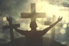 Homem deficiente que elogia ao deus imagens de stock royalty free Homem deficiente que elogia ao deus imagens de stock royalty free