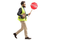 Homem em uma veste da segurança que guarda um passeio do sinal de tráfego da parada fotos de stock royalty free Homem em uma veste da segurança que guarda um passeio do sinal de tráfego da parada fotos de stock royalty free