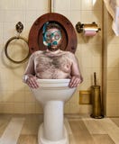 Homem estranho no toalete do vintage fotos de stock royalty free Homem estranho no toalete do vintage fotos de stock royalty free
