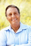Homem latino-americano sênior do retrato ao ar livre imagem de stock royalty free Homem latino-americano sênior do retrato ao ar livre imagem de stock royalty free