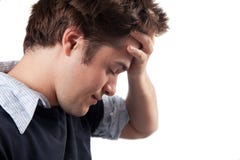 Homem novo que sofre do esforço e da depressão foto de stock Homem novo que sofre do esforço e da depressão foto de stock