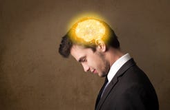 homem que pensa com ilustração de incandescência do cérebro Fotos de Stock Royalty Free homem que pensa com ilustração de incandescência do cérebro Fotos de Stock Royalty Free