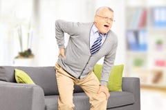 Homem superior que sofre da dor nas costas fotos de stock Homem superior que sofre da dor nas costas fotos de stock