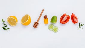 Homemade skin care and body scrubs with natural ingredients lemo Royalty Free Stock Photography Homemade skin care and body scrubs with natural ingredients lemo Royalty Free Stock Photography