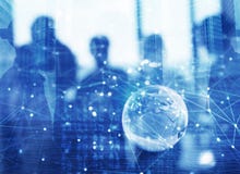 Homens de negócios que trabalham junto no escritório com efeito da conexão de rede global Conceito dos trabalhos de equipa e da p imagens de stock royalty free Homens de negócios que trabalham junto no escritório com efeito da conexão de rede global Conceito dos trabalhos de equipa e da p imagens de stock royalty free