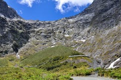 Homer tunnel under Darran Mountain på den Milford Sound huvudvägen arkivbild Homer tunnel under Darran Mountain på den Milford Sound huvudvägen arkivbild