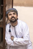 Homme arabe dans l'équipement omanais traditionnel photographie stock libre de droits Homme arabe dans l'équipement omanais traditionnel photographie stock libre de droits