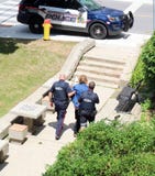 Homme arrêté dans Kitchener, Waterloo, Ontario photos stock Homme arrêté dans Kitchener, Waterloo, Ontario photos stock