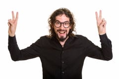 Homme caucasien bel heureux donnant le signe de paix avec les deux mains images stock Homme caucasien bel heureux donnant le signe de paix avec les deux mains images stock