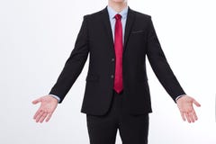 Homme d'affaires dans le costume noir et des bras ouverts d'isolement sur le fond blanc Copiez l'espace et raillez Concept d'aff Photos libres de droits Homme d'affaires dans le costume noir et des bras ouverts d'isolement sur le fond blanc Copiez l'espace et raillez Concept d'aff Photos libres de droits