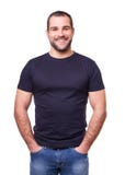 Homme de sourire dans un T-shirt noir photographie stock Homme de sourire dans un T-shirt noir photographie stock
