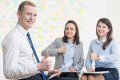 Hommes d'affaires avec l'attitude positive Image stock Hommes d'affaires avec l'attitude positive Image stock