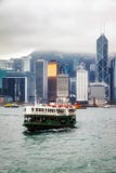 HONG KONG CHINA/ASIA - FEBRUARI 27: Färjakorsning i Hong Kong royaltyfri foto HONG KONG CHINA/ASIA - FEBRUARI 27: Färjakorsning i Hong Kong royaltyfri foto