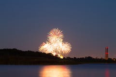 Honnör i natthimlen vid havet arkivfoto Honnör i natthimlen vid havet arkivfoto