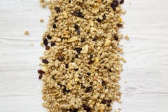 Hoogste mening, fruitgranola over witte houten achtergrond Hoogste mening, van hierboven, lucht stock fotografie Hoogste mening, fruitgranola over witte houten achtergrond Hoogste mening, van hierboven, lucht stock fotografie