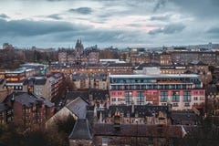 Hoogste mening over de nachtstad van Edinburgh royalty-vrije stock foto's Hoogste mening over de nachtstad van Edinburgh royalty-vrije stock foto's