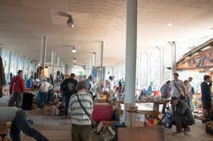 Hoogtepunt van de Izmailovo het grote Vlooienmarkt van mensen gevestigde Izmailova het Kremlin van Moskou royalty-vrije stock foto's Hoogtepunt van de Izmailovo het grote Vlooienmarkt van mensen gevestigde Izmailova het Kremlin van Moskou royalty-vrije stock foto's